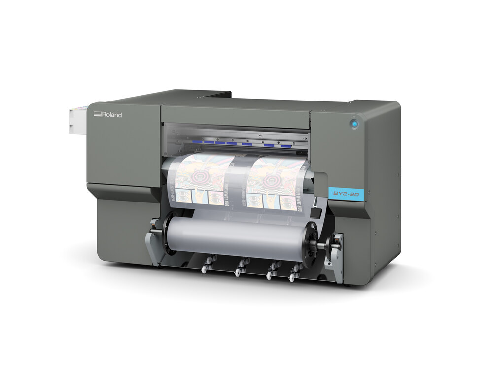 Roland VersaSTUDIO BY2-20 kompakter DTF-Drucker mit eingelegter Transferfolie
